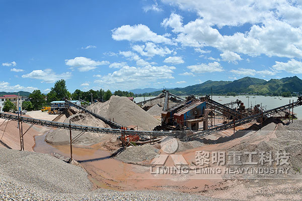 湖南慈利河卵石制砂現(xiàn)場(chǎng)