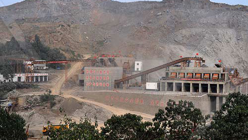 鄂式破碎機(jī)工作現(xiàn)場(chǎng)展示圖