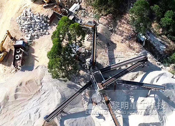 時(shí)產(chǎn)100噸花崗巖移動(dòng)破碎站